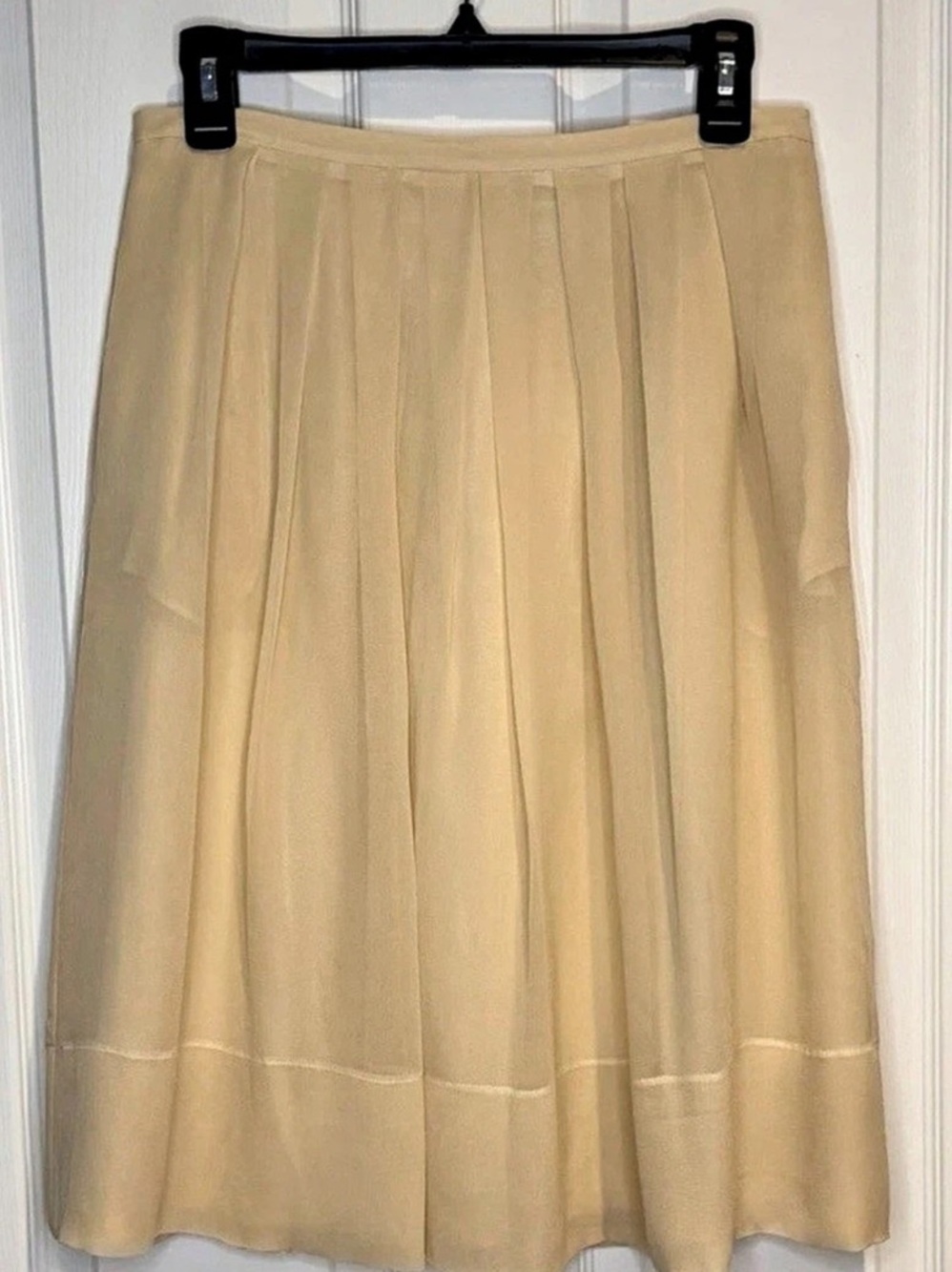 Barneys New York 100% Silk Skirt Women’s Size 4 Cream Pleated A-Line Midi